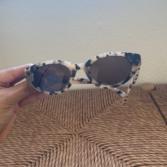 Milky Tortoise Girls Trip sunglasses by Eleventh Hour - Picture 5 of 8